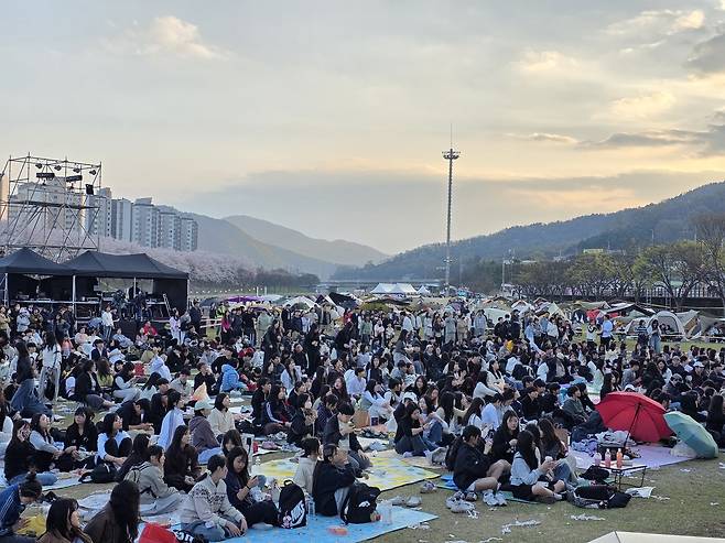 상주 북천 일원에서 비박페스티벌이 열리고 있다. /상주시 제공
