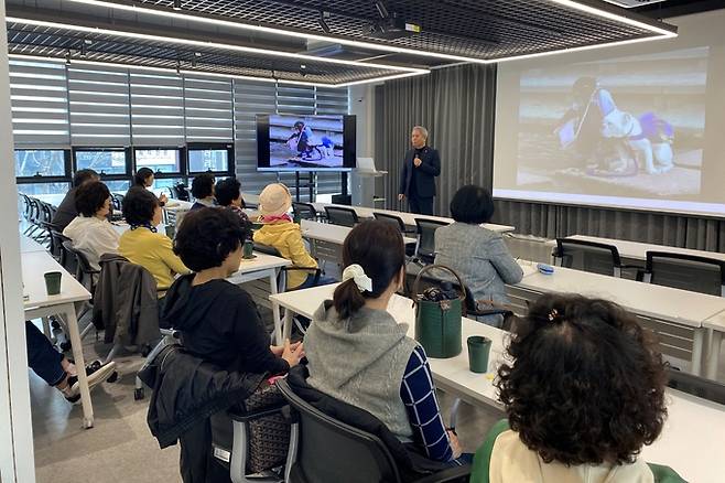 ▲ 한동대학교 환동해지역혁신원이 운영하는 '파랑뜰'이 2026년 1학기 지역주민 대상 프로그램을 본격 가동한 가운데, 강좌가 진행되는 모습. 한동대학교 제공