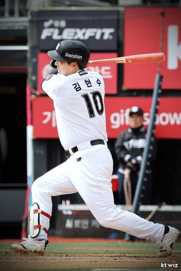 LG에서 이적한 김현수(사진=KT)