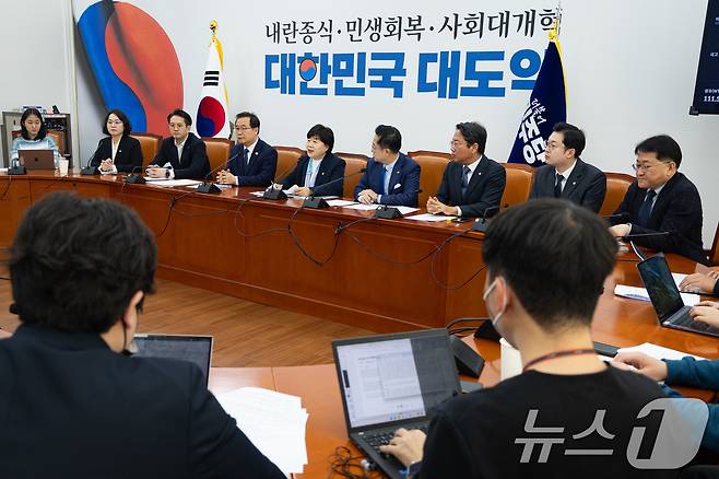 서영교 국회 윤석열 정권 정치검찰 조작기소 의혹 사건 진상규명 국정조사특별위원회 위원장이 5일 서울 여의도 국회에서 열린 조작기소 국정조사특별위원회 기자간담회에서 모두 발언을 하고 있다. ⓒ 뉴스1 유승관 기자