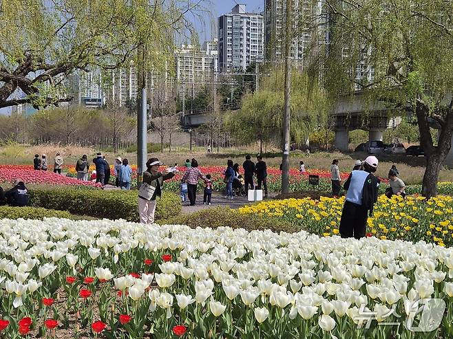 부산 북구 화명생태공원 플라워가든. 2026.4.5/뉴스1 ⓒ News1 임순택 기자