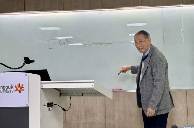 강의중인 이재우 교수.