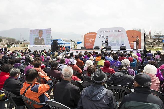 밥상공동체 복지재단의 창립 28주년 기념 나눔 행사가 6일 강원 원주천 둔치에서 열린다. 사진은 창립 20주년 기념행사 모습. 밥상공동체 복지재단 제공