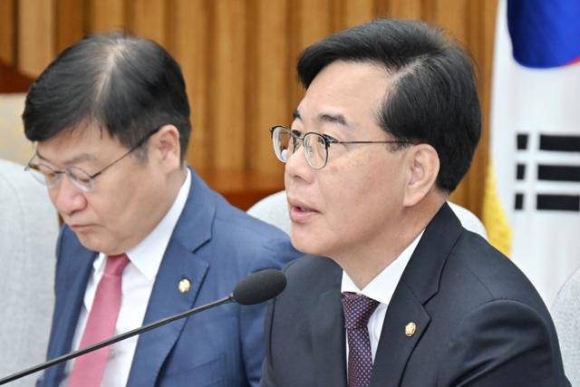 송언석 국민의힘 원내대표가 3일 국회에서 열린 원내대책회의에 참석해 모두발언을 하고 있다. 민경석 기자