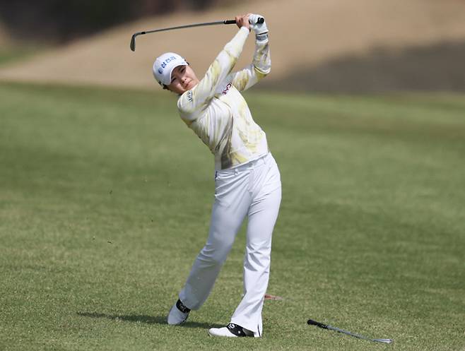 고지원이 5일 경기 여주시 더시에나 벨루토 컨트리클럽에서 열린 KLPGA 더 시에나 오픈 2026 최종일 3번홀에서 티샷을 하고 있다.  KLPGA 제공