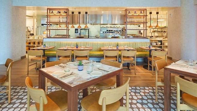 ‘세라(SERA)’ 레스토랑 내부 / 사진=르네상스 호놀룰루 호텔& 스파