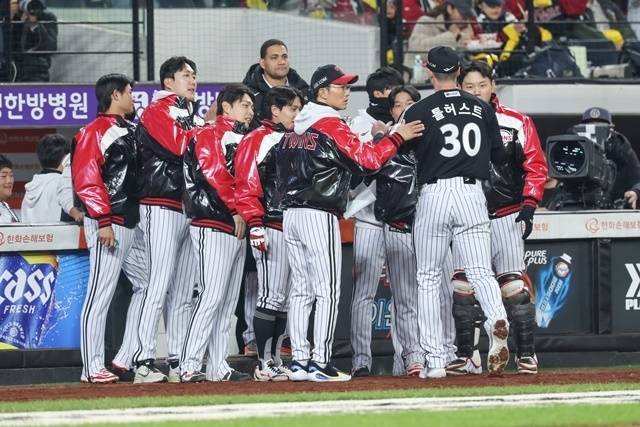 지난해 LG의 V4에 힘을 보탠 톨허스트. 사진=연합뉴스