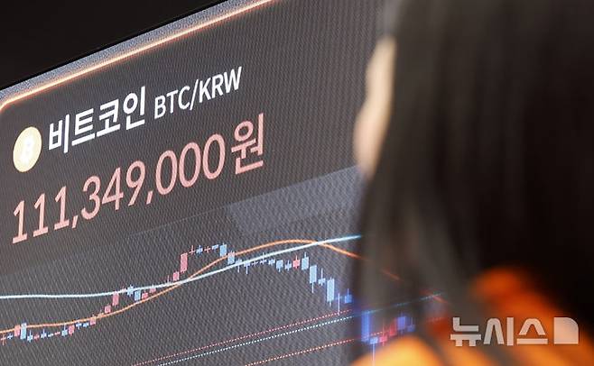 [서울=뉴시스] 김혜진 기자 =  비트코인이 상승세를 보이고 있는 17일 서울 서초구 빗썸 라운지 강남점 전광판에 비트코인 시세가 표시되고 있다.2026.03.17. jini@newsis.com
