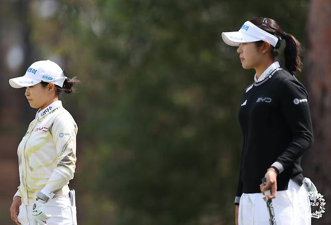 [여주=뉴시스]고지원과 서교림. (사진=KLPGA 투어 제공)