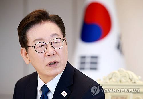 이재명 대통령, 양대노총 위원장 오찬 간담회 발언 (서울=연합뉴스) 홍해인 기자 = 이재명 대통령이 4일 서울 용산 대통령실 청사에서 열린 양대노총 위원장과의 오찬 간담회에 참석해 발언하고 있다. 2025.9.4 hihong@yna.co.kr