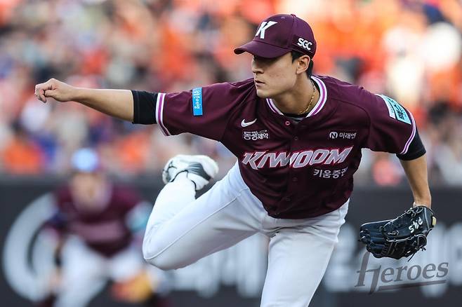 키움 박윤성은 5일 고척 LG전을 앞두고 오른쪽 어깨에 불편함을 호소하며 1군 엔트리서 제외됐다. 사진제공|키움 히어로즈