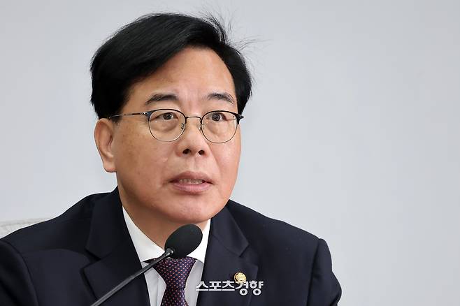 송언석 국민의힘 원내대표가 3일 국회에서 열린 원내대책회의에서 발언하고 있다. 2026.4.3 박민규 선임기자