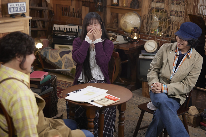 쿠팡플레이 예능 ‘강호동네서점’ 악뮤 편 한 장면. 사진 쿠팡플레이