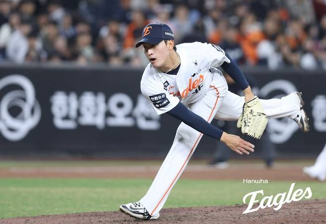 ▲ 5일 잠실 두산전 부진으로 코칭스태프에 큰 고민을 안긴 김도빈 ⓒ한화이글스