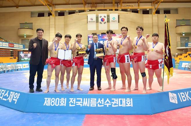 5일 제80회 전국씨름선수권대회에서 우승한 기장갈매기씨름단 [대한씨름협회 제공. 재판매 및 DB 금지]