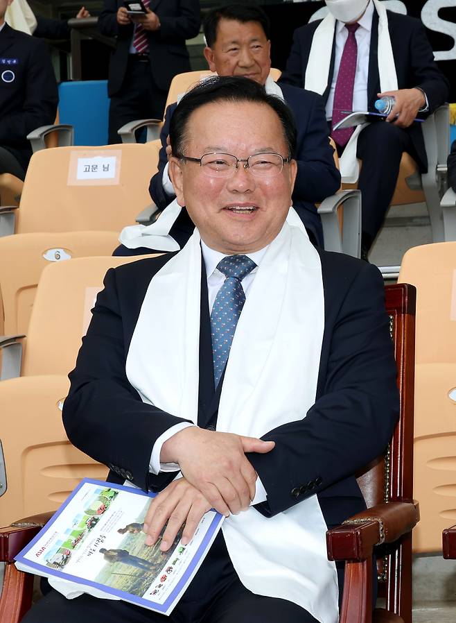 5일 오후 대구 스타디움에서 열린 부활절 연합예배에 참석한 더불어민주당 김부겸 대구시장 후보가 환하게 웃고 있다. /이용선기자 photokid@kbmaeil.com