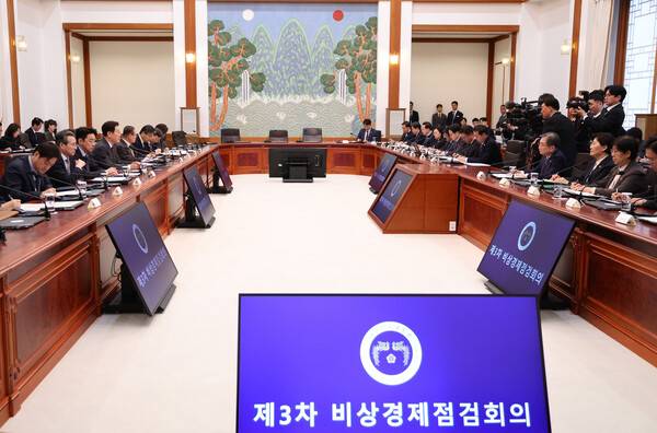 이재명 대통령이 1일 청와대에서 비상경제점검회의를 주재하고 있다. 2026.4.1 연합뉴스
