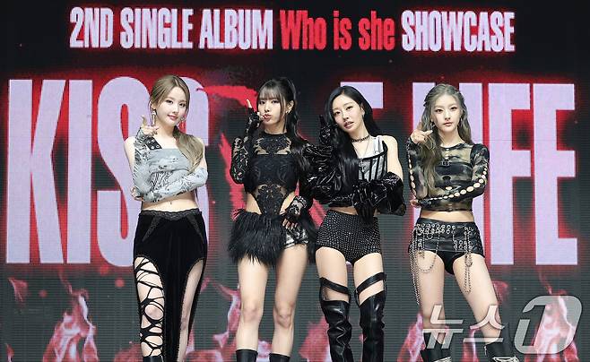 그룹 키스오브라이프(KISS OF LIFE)의 6일 서울 용산구 블루스퀘어에서 가진 새 싱글 'Who is she(후 이즈 쉬)‘ 발매 쇼케이스에서 포즈를 취하고 있다. 2026.4.6 ⓒ 뉴스1 권현진 기자