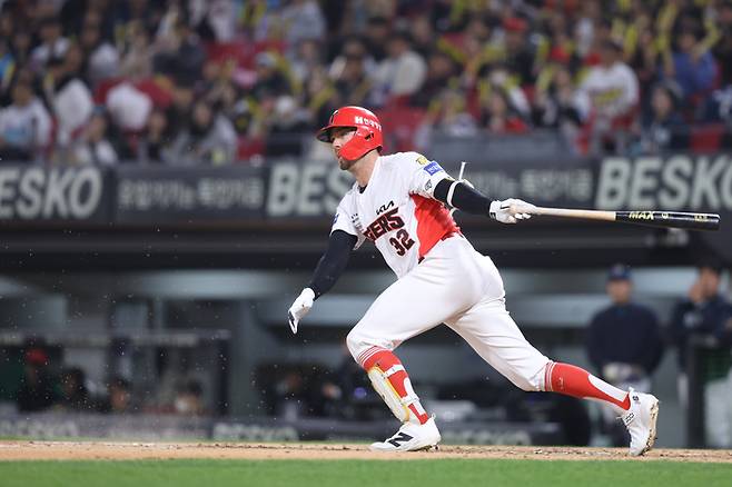 KIA 데일이 3일 광주-기아 챔피언스 필드에서 열린 2026 KBO리그 정규시즌 NC와 경기에서 안타를 때리고 있다. 사진 | KIA 타이거즈