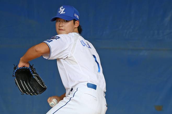 삼성 이호성이 일본 오키나와 온나손 아카마 구장에서 불펜피칭을 하고 있다. 사진 | 삼성 라이온즈