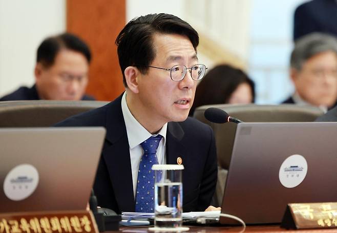 황종우 해양수산부 장관이 6일 청와대에서 열린 국무회의 겸 비상경제점검회의에서 발언하고 있다. 뉴시스