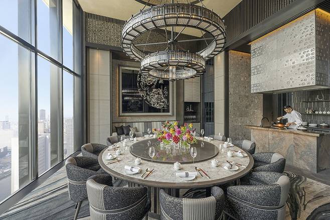 광둥식 코스 요리를 맛볼 수 있는 장난춘.