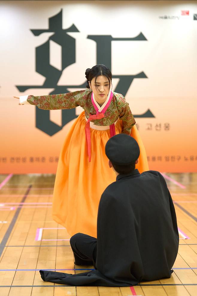 고선웅 연출 모던 신파 화류비련극 ‘홍도’에서 홍도 역을 맡은 배우 박하선. 옐로밤 제공