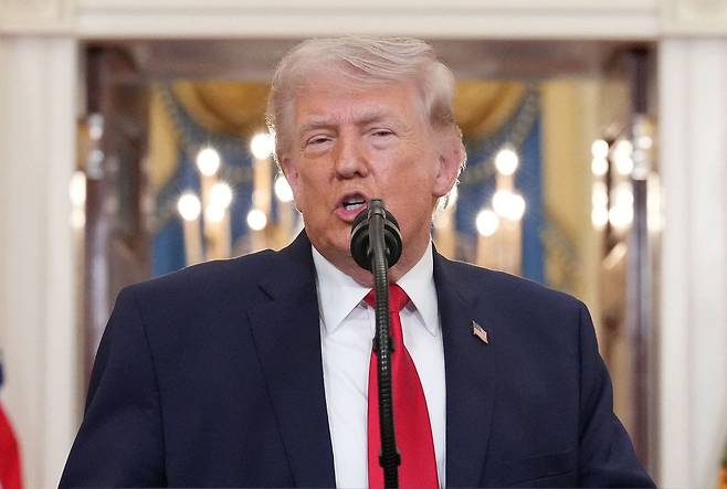 도널드 트럼프 미국 대통령이 지난 1일(현지시간) 워싱턴 DC 백악관에서 대(對)이란 전쟁과 관련된 대국민 연설을 하고 있다. AFP=연합뉴스