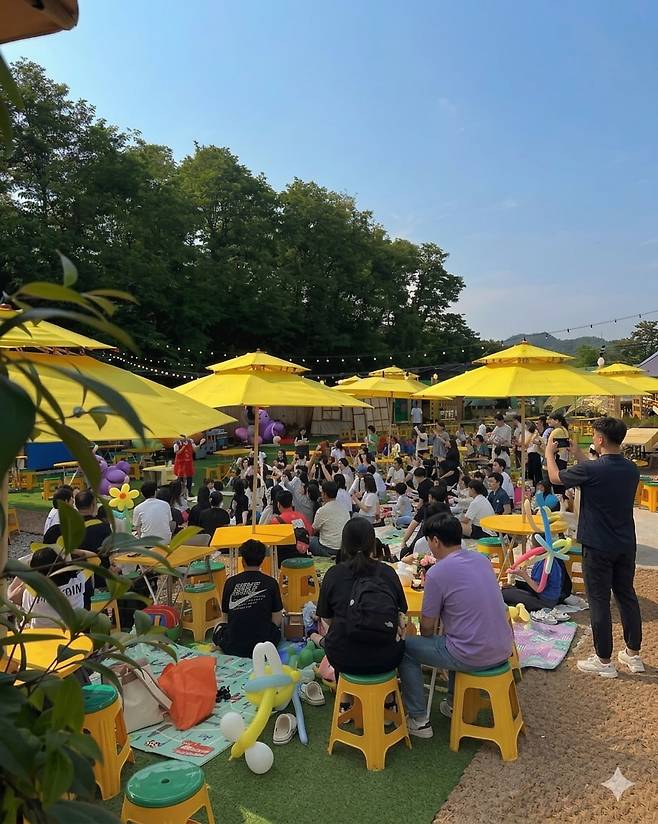 성주 하늘목장에서 공연을 즐기는 관광객. 경북문화관광공사 제공