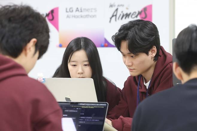 LG 에이머스(Aimers) 해커톤 참가자들 모습. 사진=LG 제공