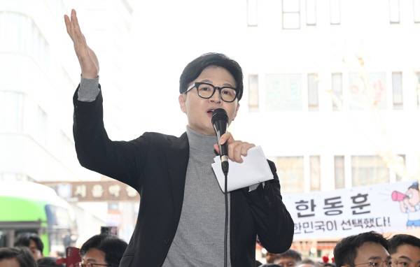 한동훈 국민의힘 전 대표가 지난달 22일 서울 동대문구 경동시장을 방문해 발언하고 있다. 연합뉴스