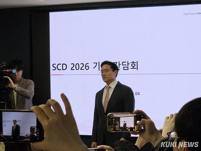 전인석 삼천당제약 대표가 6일 서울 강남구 본사에서 기자간담회를 갖고 최근 주가 급락과 각종 제기된 의혹들에 대해 해명했다. 신대현 기자