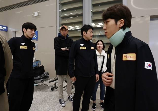 박지원(오른쪽)과 황대헌(왼쪽). 사진=연합뉴스