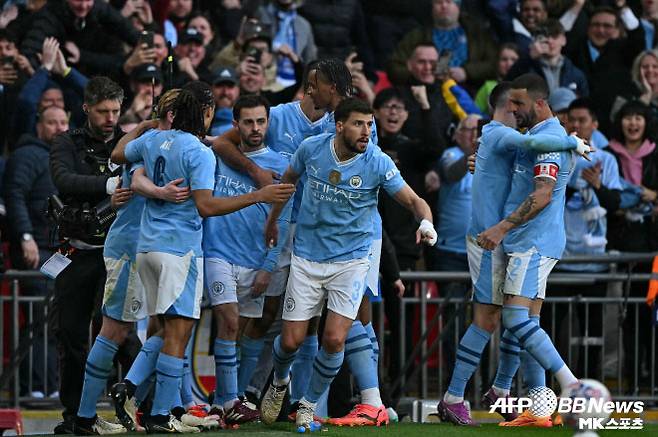 베르나르두 실바의 득점을 축하해 주고 있는 맨체스터 시티 선수들. 사진=AFPBBNews=News1