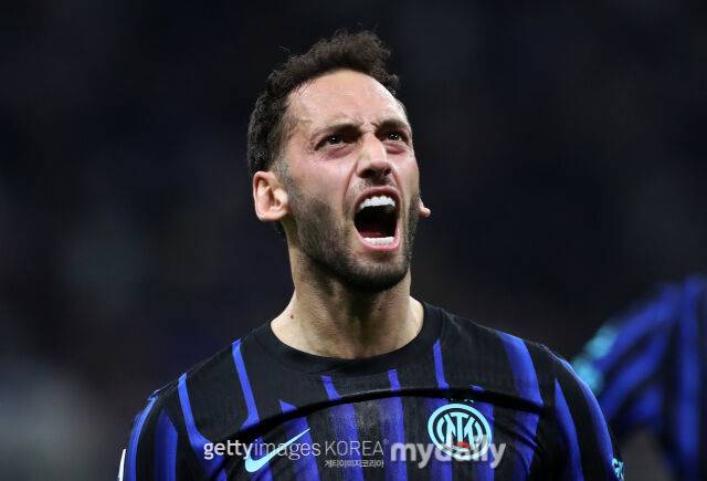 득점 후 포효하는 찰하노글루. /게티이미지코리아