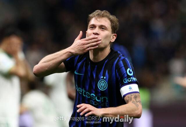 바렐라가 쐐기포를 작렬한 뒤 세리머니하고 있다. /게티이미지코리아