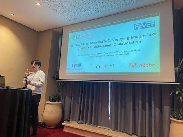 [서울=뉴시스] 숭실대 AI대학 박건우 교수가 자연어처리 분야 국제학술대회 'EACL 2026'에서 연구 성과를 발표하고 있다. (사진=숭실대 제공) 2026.04.06. photo@newsis.com *재판매 및 DB 금지