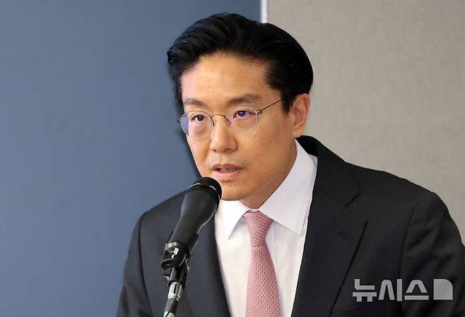 [서울=뉴시스] 조성우 기자 = 전인석 삼천당제약 대표가 6일 오후 서울 서초구 삼천당제약 본사에서 열린 기자간담회에서 발언하고 있다. (공동취재) 2026.04.06. photo@newsis.com