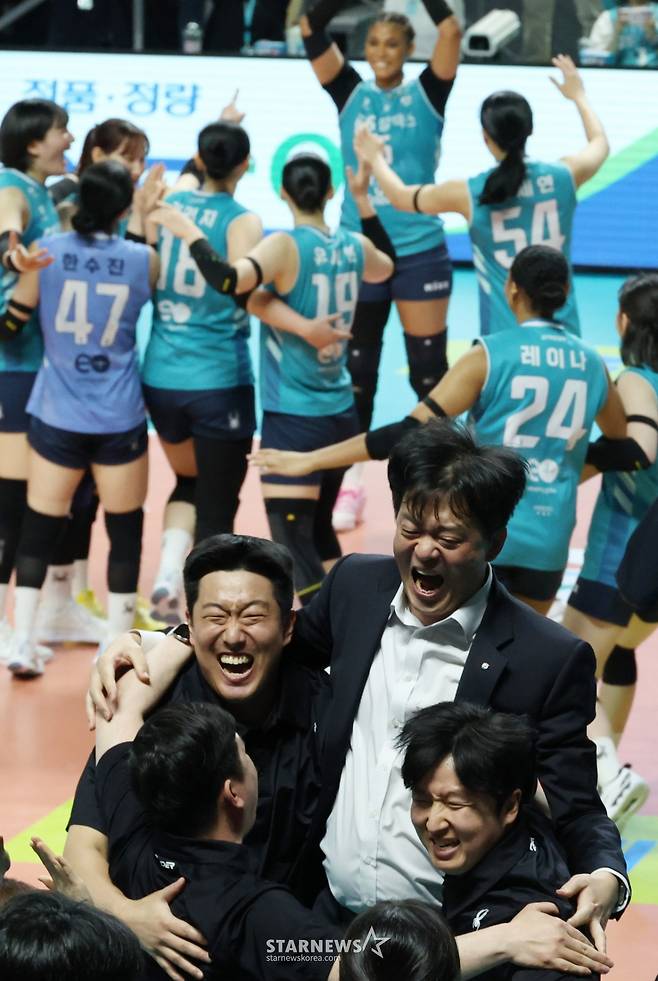 [B하인드★] 실바의 포효 판타지 & 이영택 감독의 눈물 다큐, GS칼텍스 우승의 현장