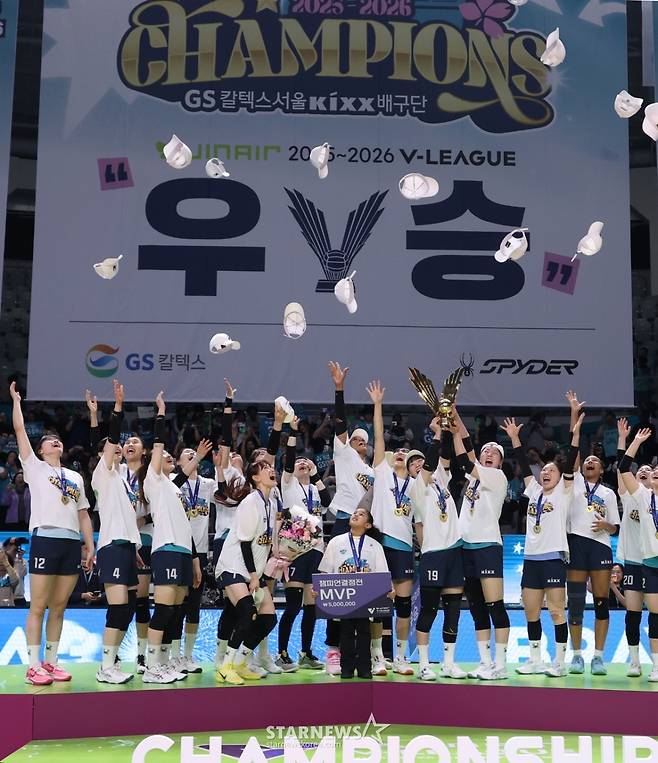 [B하인드★] 실바의 포효 판타지 & 이영택 감독의 눈물 다큐, GS칼텍스 우승의 현장