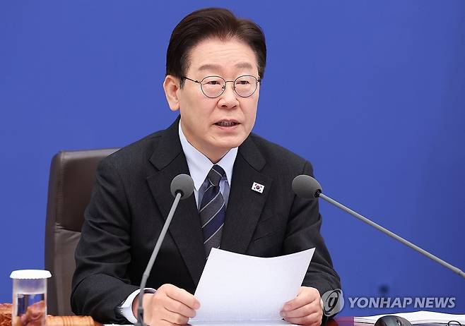 이재명 대통령, 국무회의 겸 비상경제점검회의 발언 (서울=연합뉴스) 김도훈 기자 = 이재명 대통령이 6일 청와대에서 열린 국무회의 겸 비상경제점검회의에서 발언하고 있다. 2026.4.6 [청와대통신사진기자단] superdoo82@yna.co.kr