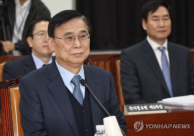 정보위원회 전체회의 (서울=연합뉴스) 이종석 국가정보원장이 6일 서울 여의도 국회에서 열린 정보위원회 전체회의에 출석해 있다. 2026.4.6 [국회사진기자단] photo@yna.co.kr