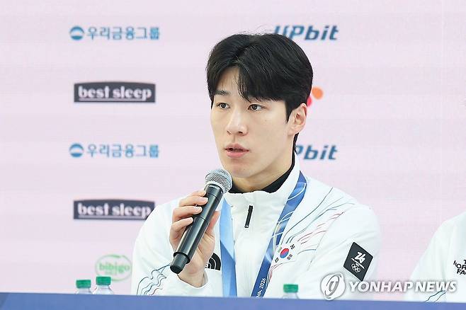 인터뷰하는 황대헌 [연합뉴스 자료사진]