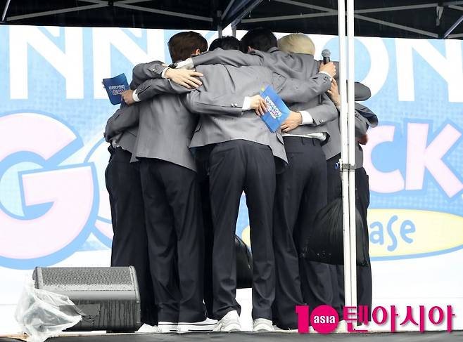 워너원 9명이 7년 만에 팬들과 다시 만났다./사진=텐아시아DB