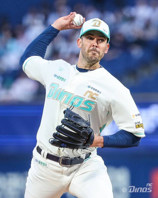 NC 다이노스 드류 버하겐이 지난 2일 창원NC파크에서 열린 롯데 자이언츠와의 3연전 마지막 경기서 공을 던지고 있다./NC 다이노스/
