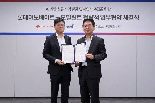 사진 왼쪽부터 오현식 롯데이노베이트 AI혁신센터장, 김성모 모빌린트 사업개발본부장 / 사진제공 = 롯데이노베이트
