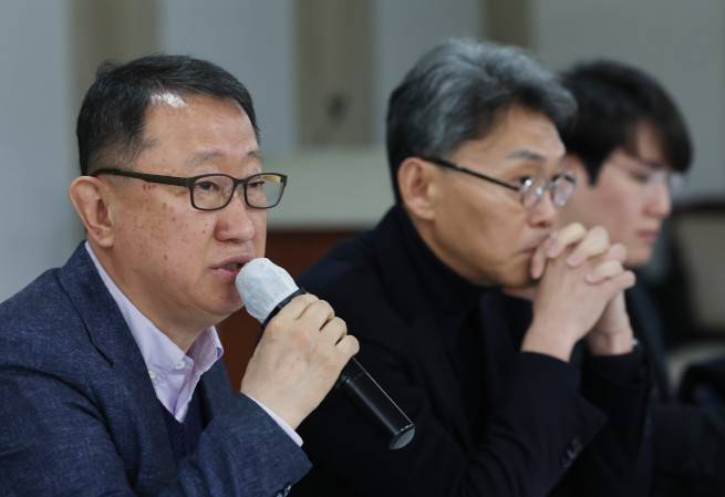 7일 서울 영등포구 중소기업중앙회에서 개최된 기술 탈취 피해 중소기업 기자간담회에서 심재용 엔이씨파워 대표가 입장을 발표하고 있다.(연합뉴스)