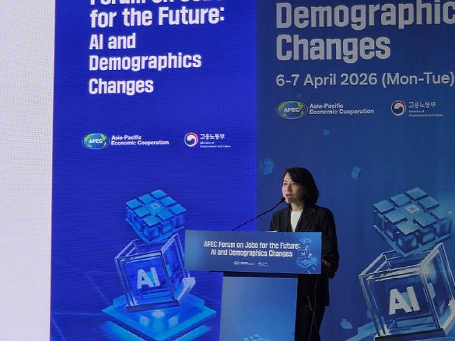 노세리 한국노동연구원 박사가 6일 APEC 미래 일자리 포럼에서 발표하고 있다.(사진=조민정 기자)