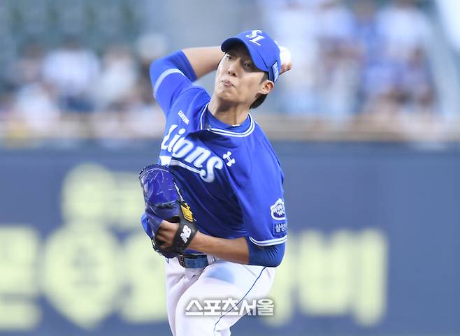 삼성 선발투수 원태인이 26일 서울 잠실구장에서 열린 2025 KBO리그 두산과 경기에서 역투하고 있다. 잠실 | 최승섭기자 thunder@sportsseoul.com