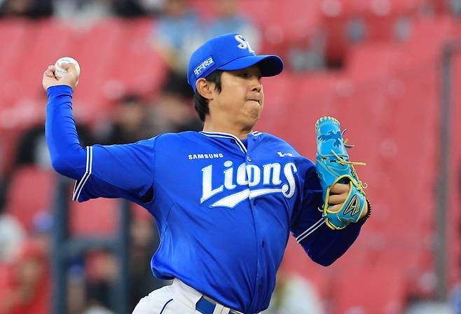 삼성 양창섭이 7일 광주-기아 챔피언스 필드에서 열린 2026 KBO리그 KIA전에 선발 등판해 역투하고 있다. 사진 | 광주=연합뉴스